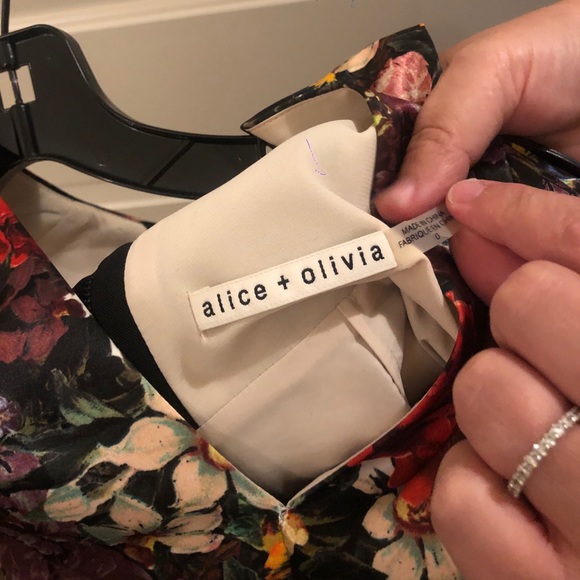 AMAZING ✨ALICE AND OLIVIA✨ Deep V Floral Dress! - Picture 2 of 4